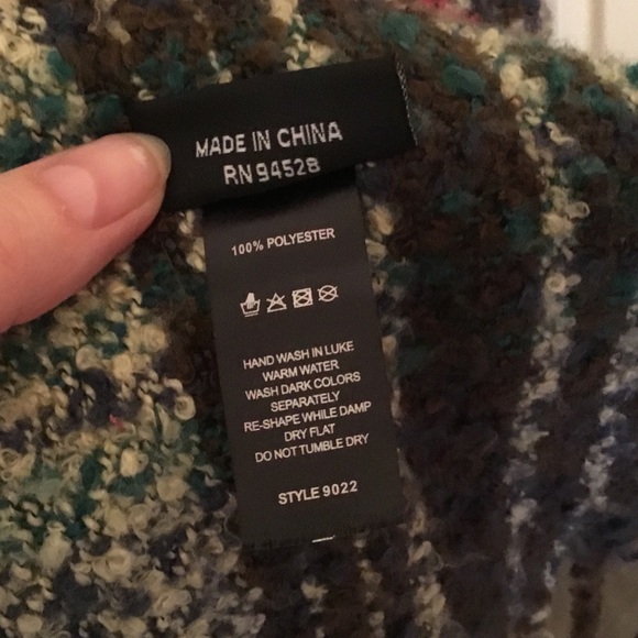 🎁 SALE! 🎁 Modena Plaid Boucle Shawl / Wrap: SOFT! - Picture 4 of 8